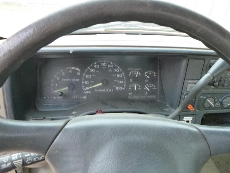 2000-chevrolet-2500-image-10