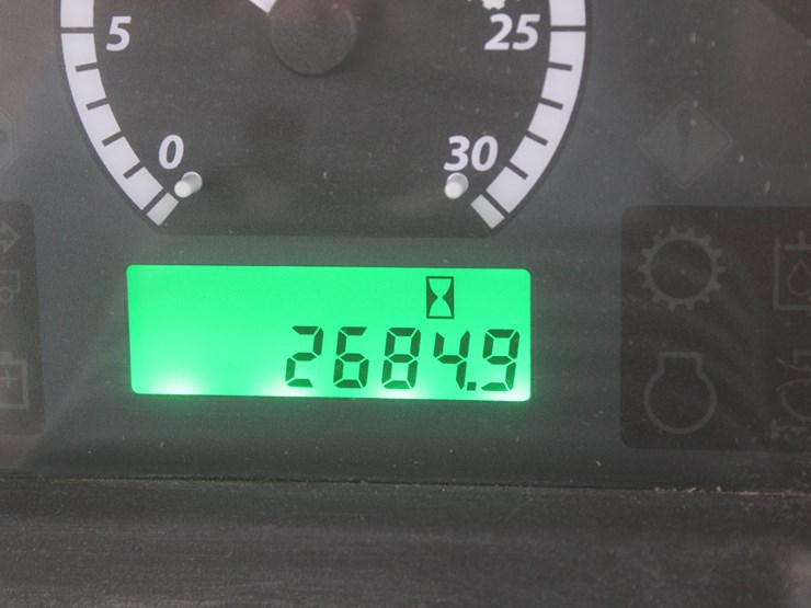 2013-john-deere-5100e-image-38