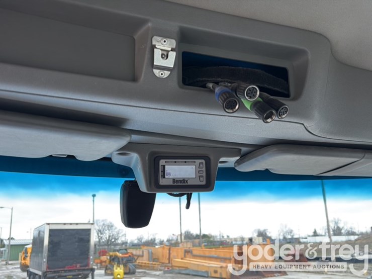 2018-peterbilt-579-image-58