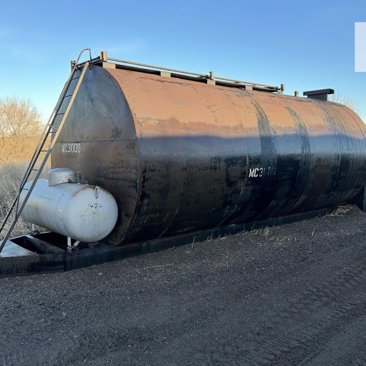 10,000 GALLON TAR TANK W/ 200 GALLON PROPANE TANK 2458
