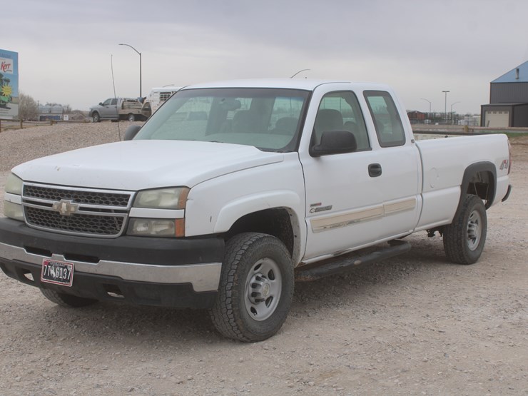 2005-chevrolet-2500-image-10