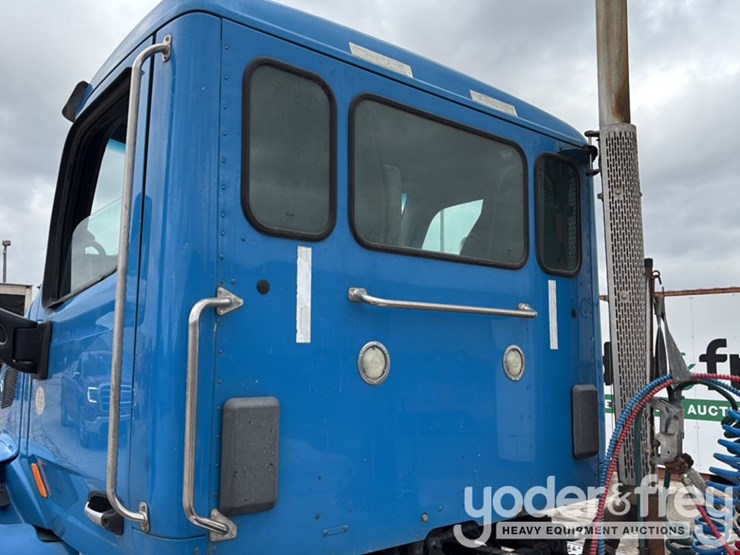 2018-peterbilt-579-image-14