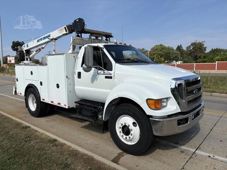 2015-ford-f750-xlt-image-1