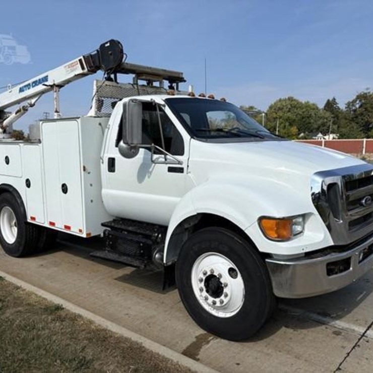 2015 FORD F750 XLT