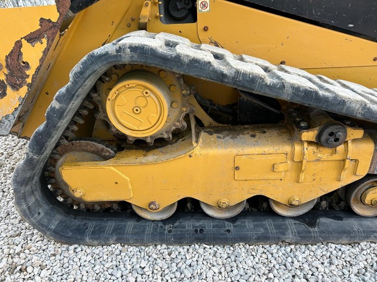 2015-caterpillar-259d-image-13