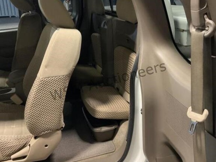 2015-nissan-frontier-image-25