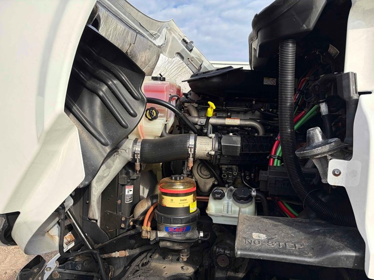 2019-freightliner-cascadia-single-axle-road-tractor-image-9