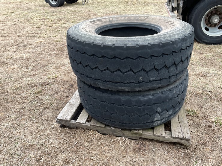 #10749-•-(2)-michelin-semi-tires-image-3