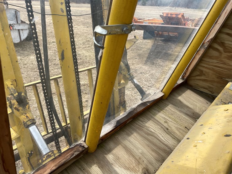 #173-•-otis-ut-50-gas-powered-rough-terrain-forklift-image-22