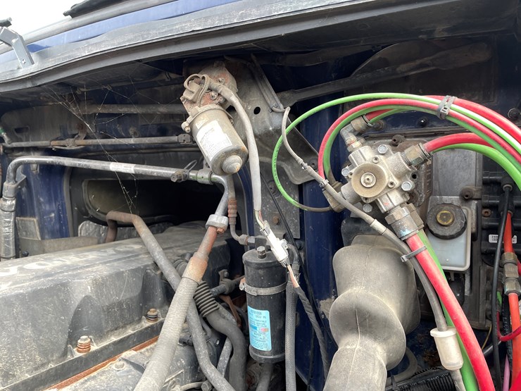 #117-•-2009-volvo-day-cab-semi-tractor-(has-wi-title)-image-54