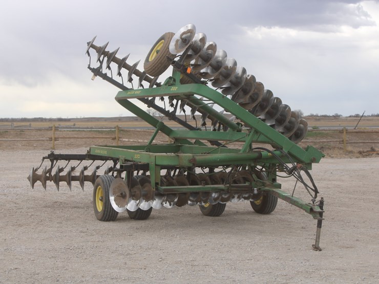 john-deere-220-image-11