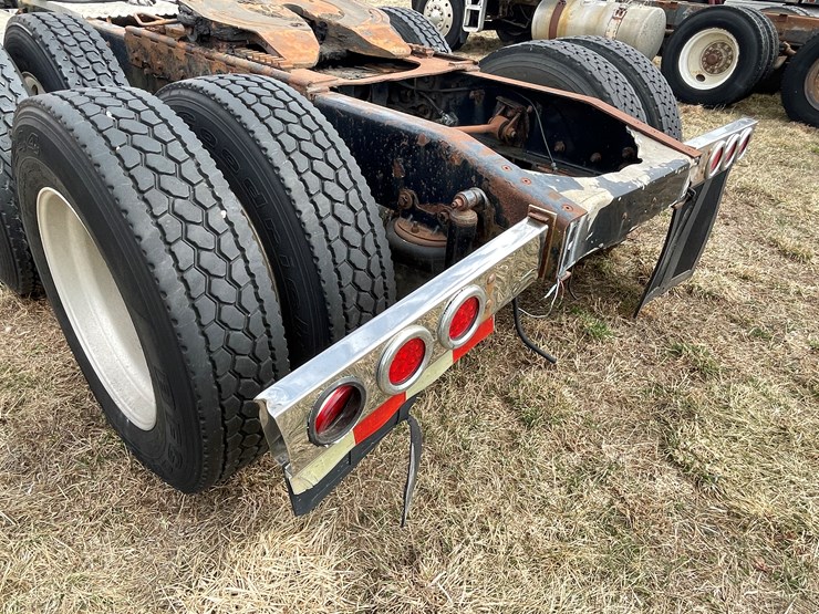 #128-•-2003-western-star-sleeper-cab-semi-tractor-(has-wi-title)-(non-runner)-image-31