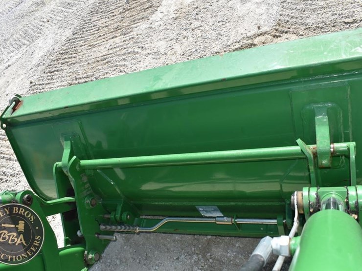 2014-john-deere-6140d-image-18
