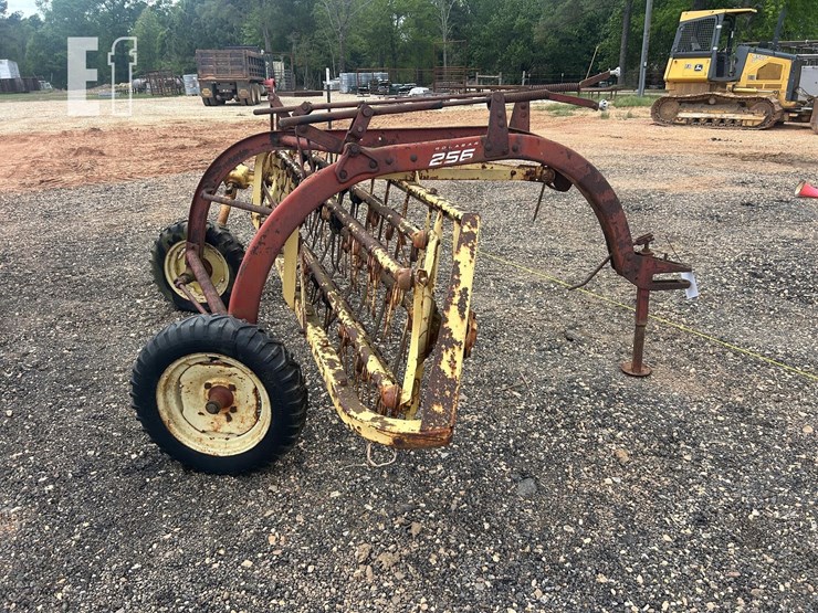 new-holland-256-image-2