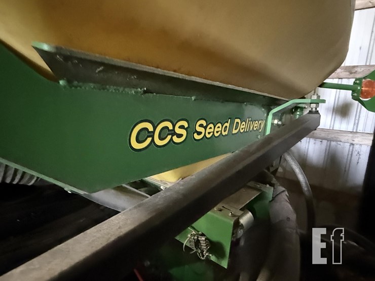 2010-john-deere-db60-image-16