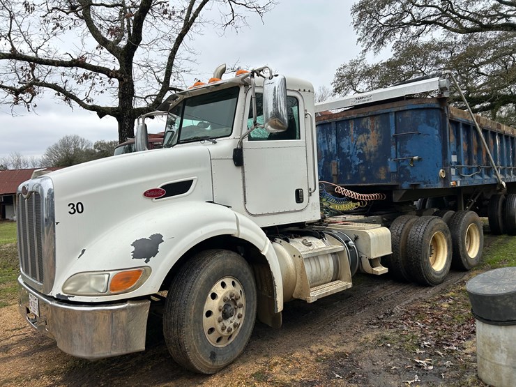 2014-peterbilt-384-image-4