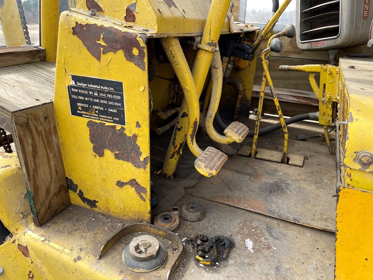 #173-•-otis-ut-50-gas-powered-rough-terrain-forklift-image-17