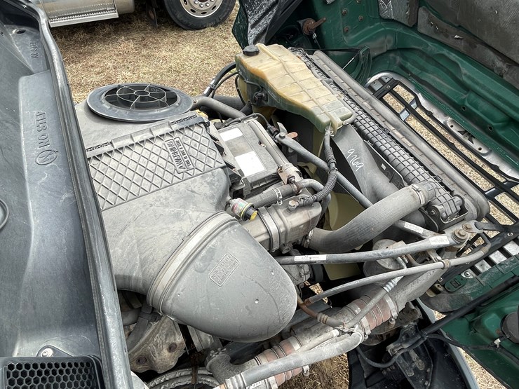 #113-•-2017-freightliner-single-axle-day-cab-semi-tractor-(has-wi-title)-image-50