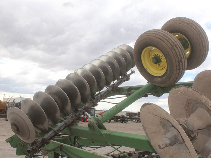 john-deere-220-image-25