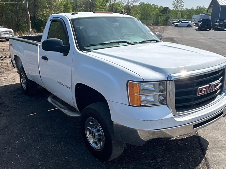 2007-gmc-sierra-2500hd-image-2