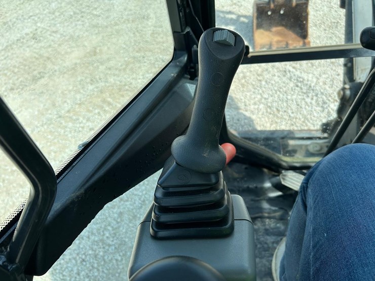 2023-bobcat-e35-image-25