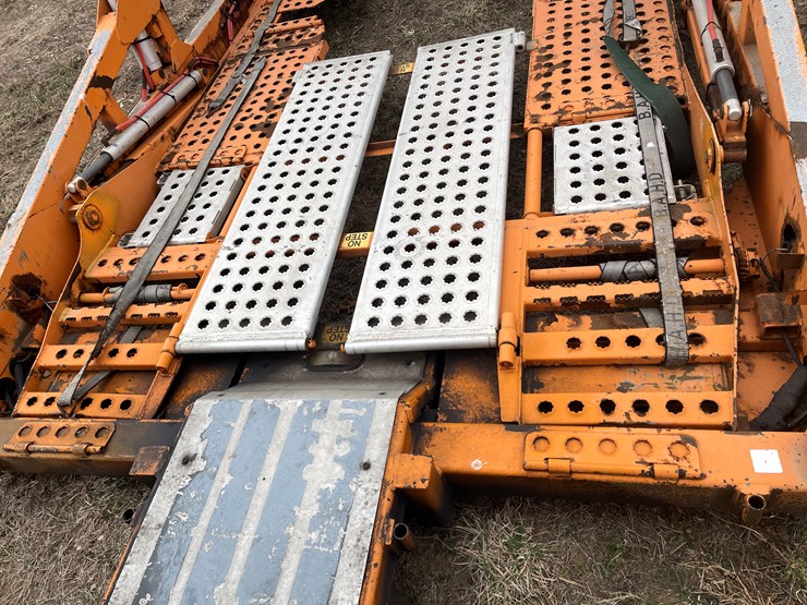 #110-•-2014-volvo-car-hauler-semi-and-trailer-(has-wi-title)-image-29