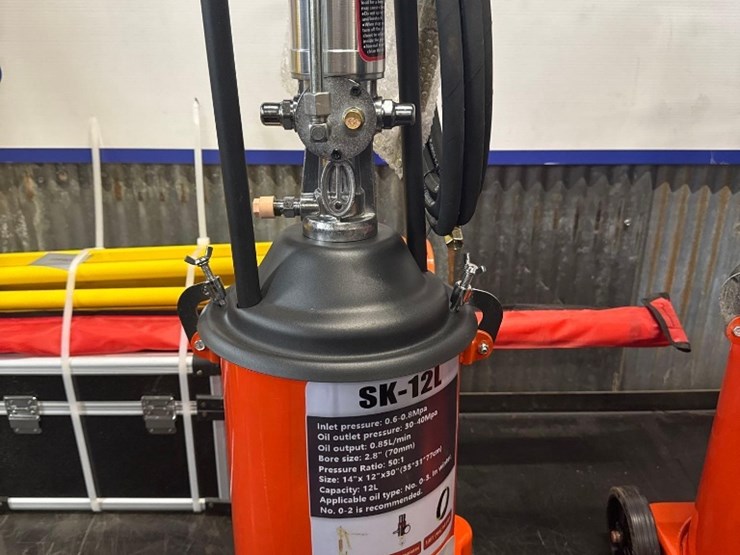 new-sklp-co-mobile-grease-pump-model-sk-12l-image-1