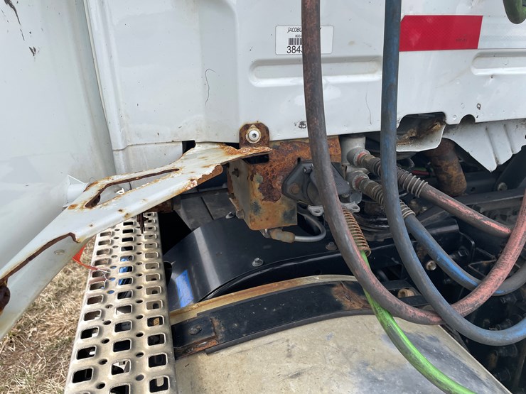 #116-•-2018-volvo-single-axle-day-cab-semi-tractor-(has-wi-title)-image-44