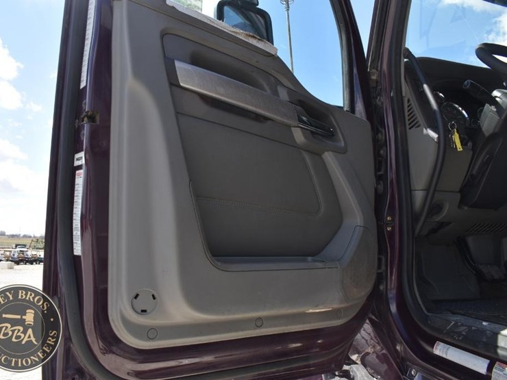 2019-kenworth-t880-image-34