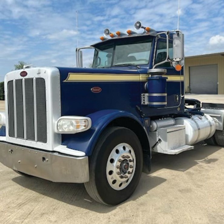 2013 PETERBILT 389