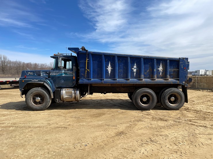 #401-•-1991-mac-rb688s-dump-truck-(has-mn-title)-image-8