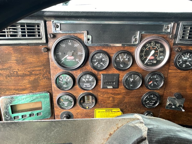 1999-peterbilt-377-image-70