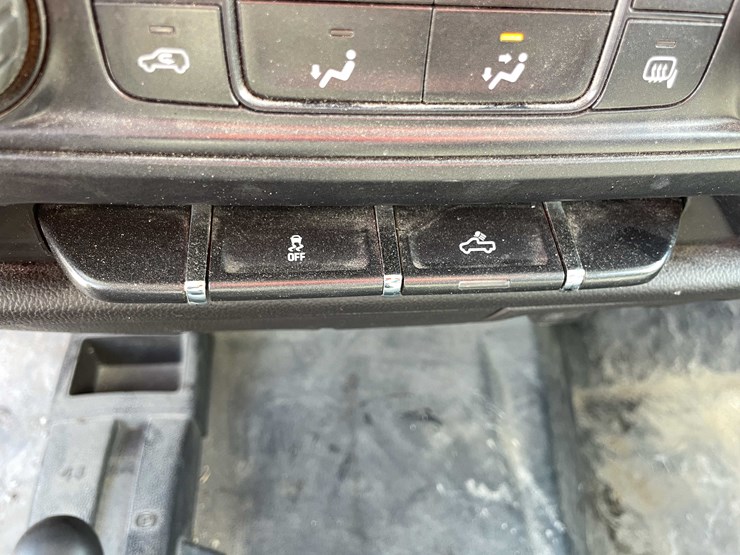 2015-chevrolet-1500-image-77