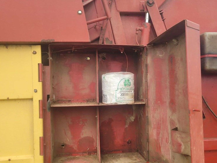 new-holland-853-image-14