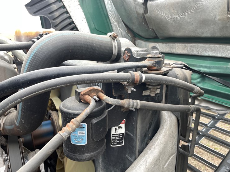 #114-•-2017-freightliner-single-axle-day-cab-semi-tractor-(has-wi-title)-image-65