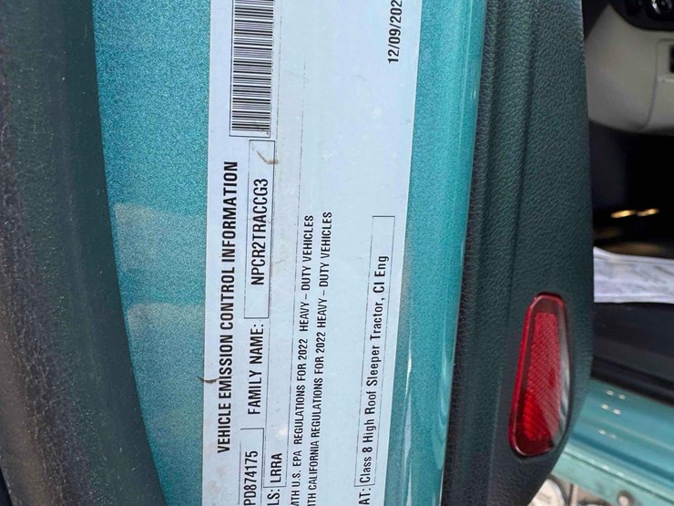 2023-peterbilt-579-image-12