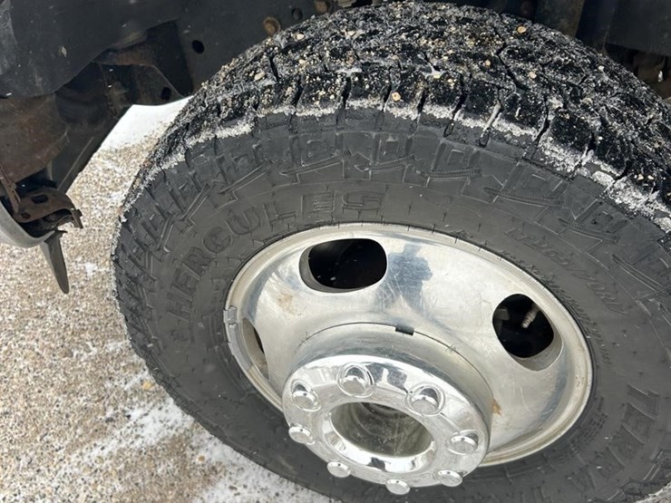 2016-ford-f350-xlt-image-10