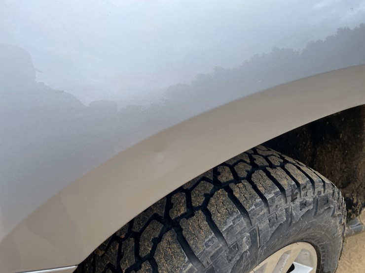 2015-chevrolet-suburban-image-31