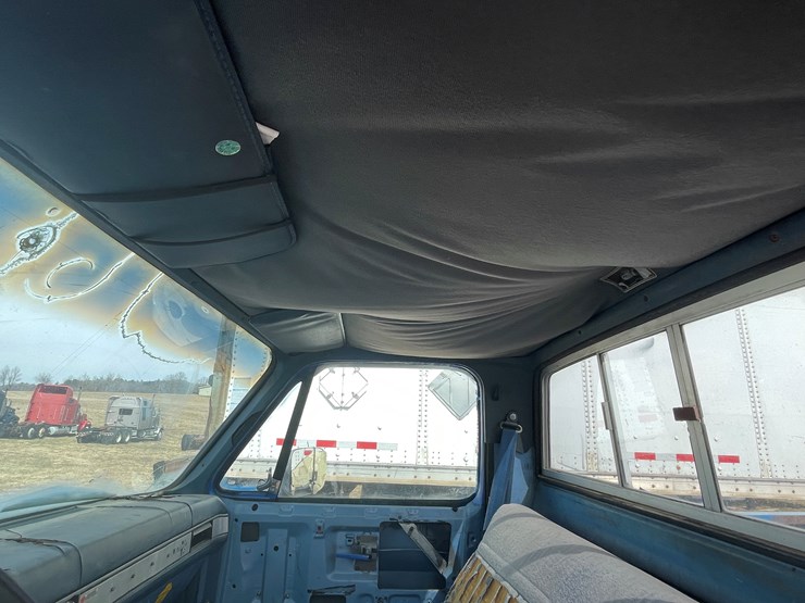 #192-•-1984-2-x-4-chevy-silverado-(has-wi-title)-image-32