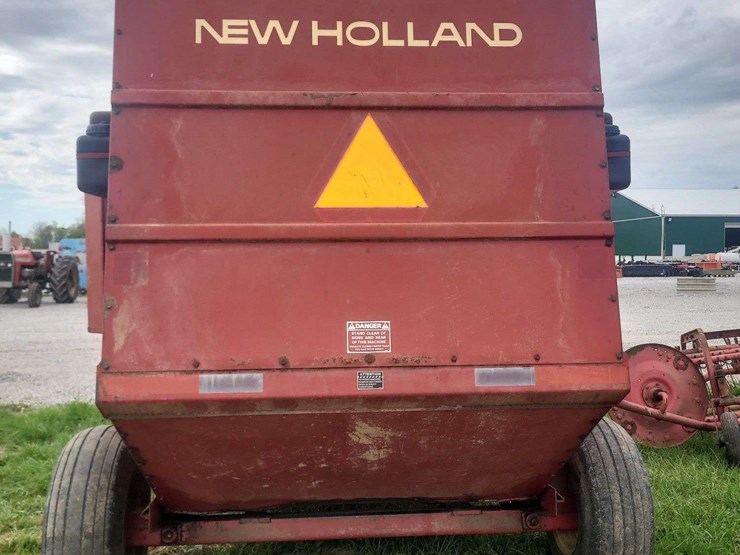 new-holland-853-image-4