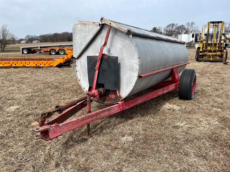 #211-•-slinger-style-manure-spreader-image-1