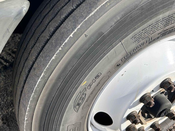 2020-freightliner-cascadia-single-axle-road-tractor-image-16