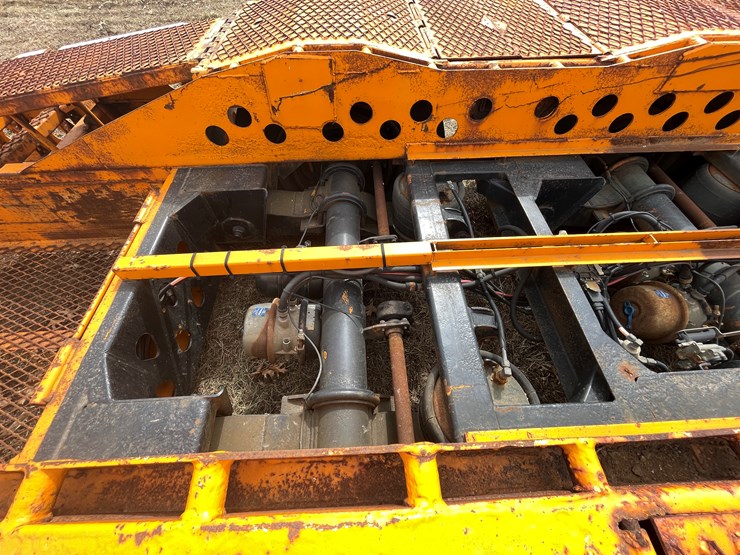 #155-•-2005-delavan-semi-truck-auto-hauler-trailer-(delay-in-title)-image-18