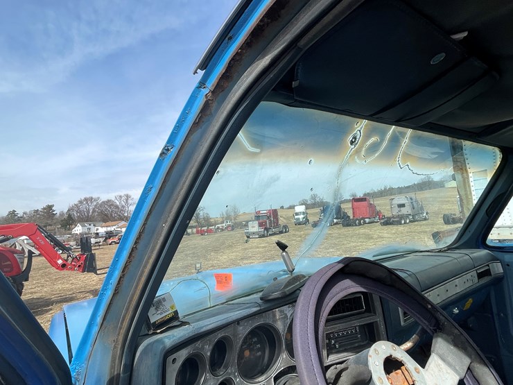 #192-•-1984-2-x-4-chevy-silverado-(has-wi-title)-image-35