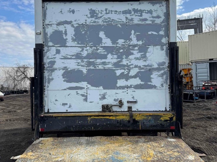 2006-isuzu-npr-image-13