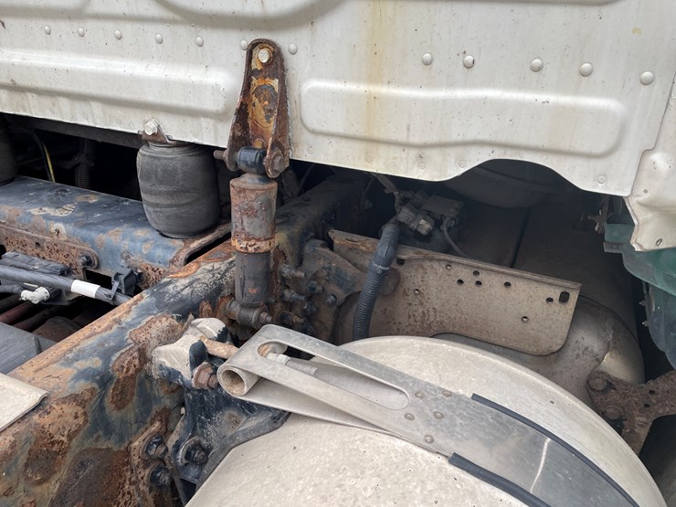 #114-•-2017-freightliner-single-axle-day-cab-semi-tractor-(has-wi-title)-image-20