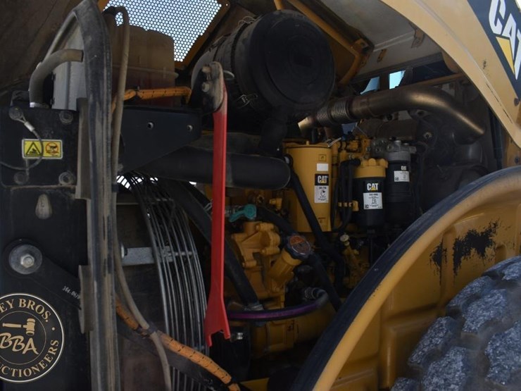 2015-caterpillar-cs66b-image-23