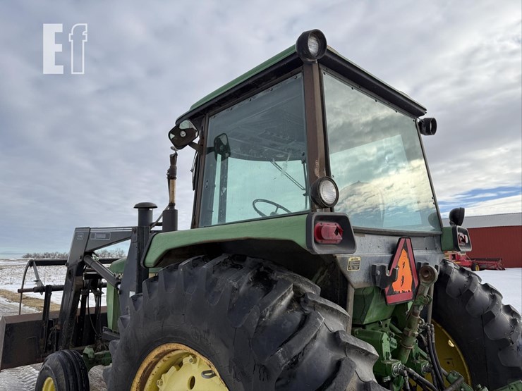 john-deere-4040-image-33