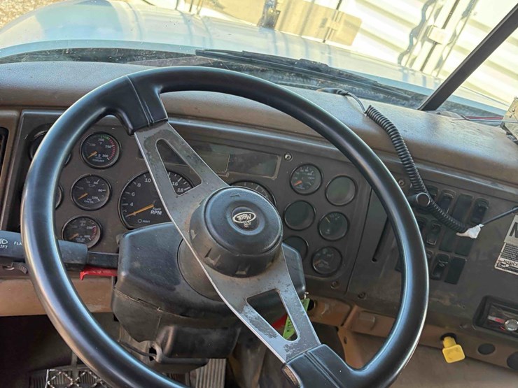 2007-mack-cv713-tri-axle-dump-image-12