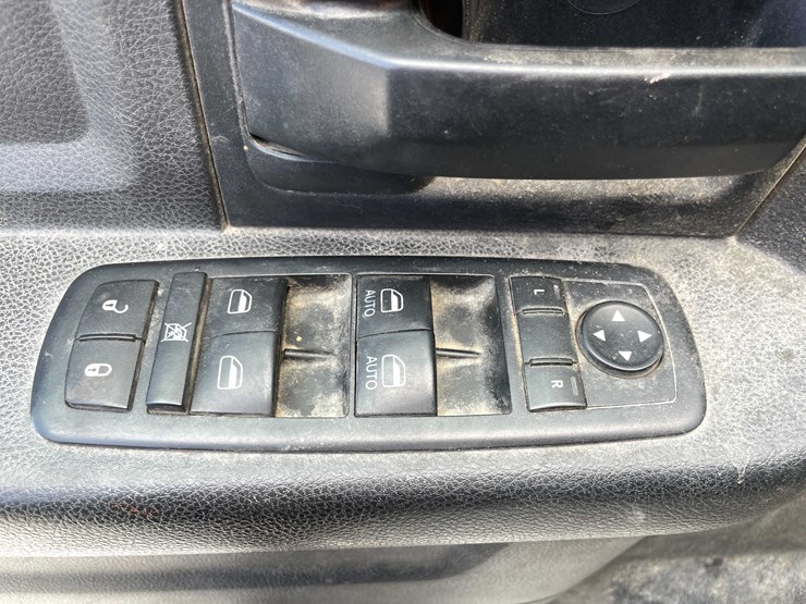 2016-dodge-2500-image-74